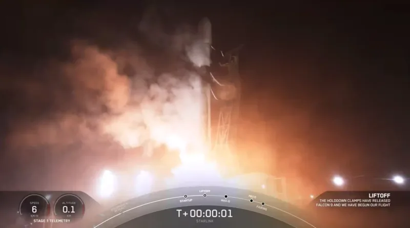Ракета SpaceX Falcon 9 стартує та виводить 22 супутники Starlink в космос