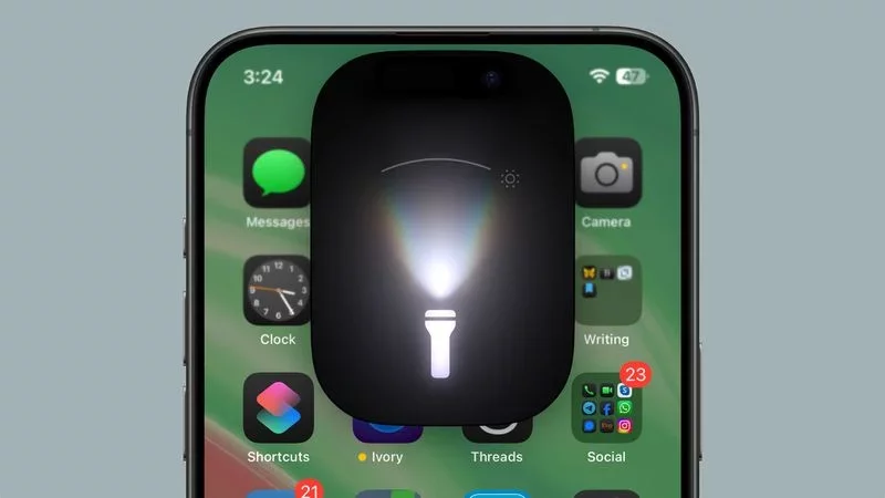 Everything New in iOS 18 Beta 3 (6) - Flashlight Interface