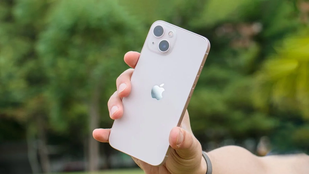 ТОП-5 найкращих смартфонів 2024 - iPhone 13