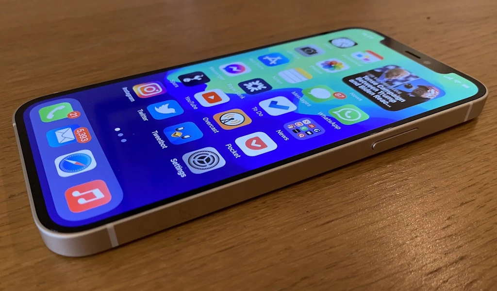 ТОП-5 найкращих смартфонів 2024 - iPhone 15 Pro та iPhone 15 Pro Max