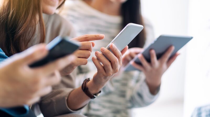 Соціальні мережі не можуть бути змушені блокувати підлітків від перегляду шкідливого контенту – рішення суду 