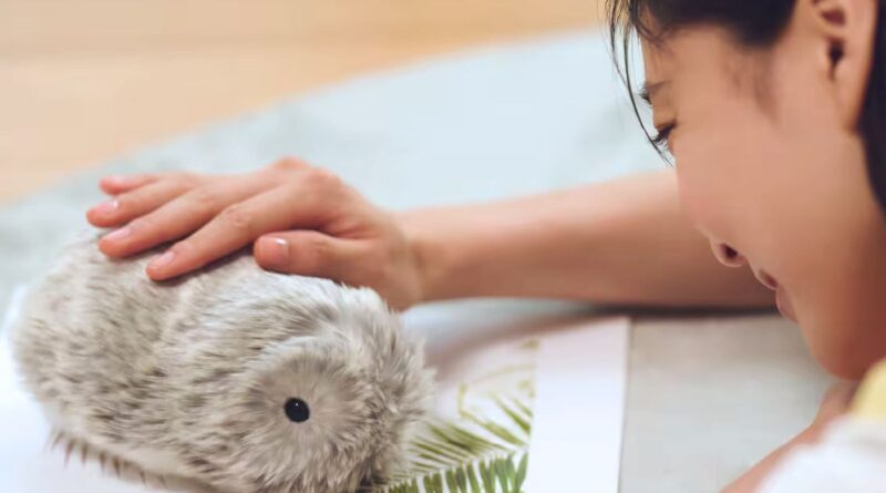 Casio випускає пухнастого робота-хом'яка Moflin, призначеного для обіймів і заспокоєння