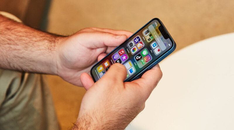 Чому смартфони в Україні почали автоматично змінювати час та як налаштувати пристрій, щоб не спізнюватися