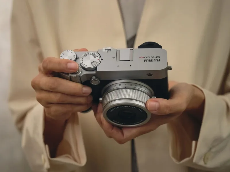 Fujifilm GFX100RF — нова середньоформатна компактна камера на 102 МП