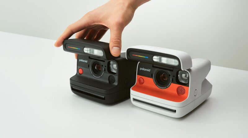 Polaroid Flip: нова миттєва камера за $199, яка сама обирає лінзу