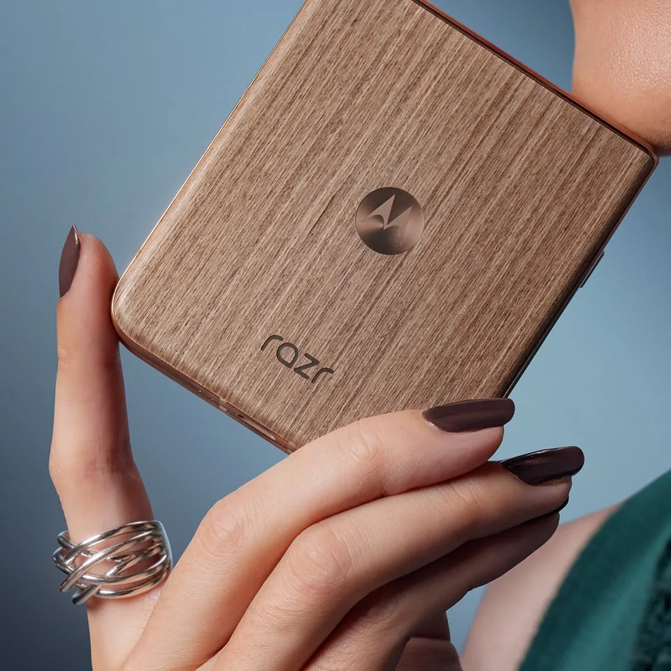 Motorola Razr 60 Ultra: розкладачка з дисплеєм на 7 дюймів, трьома 50-Мп камерами та Android 15 на борту