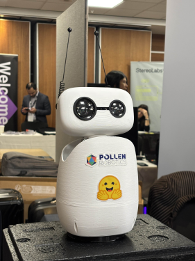 Hugging Face представила два нових гуманоїдних роботи: HopeJR і Reachy Mini