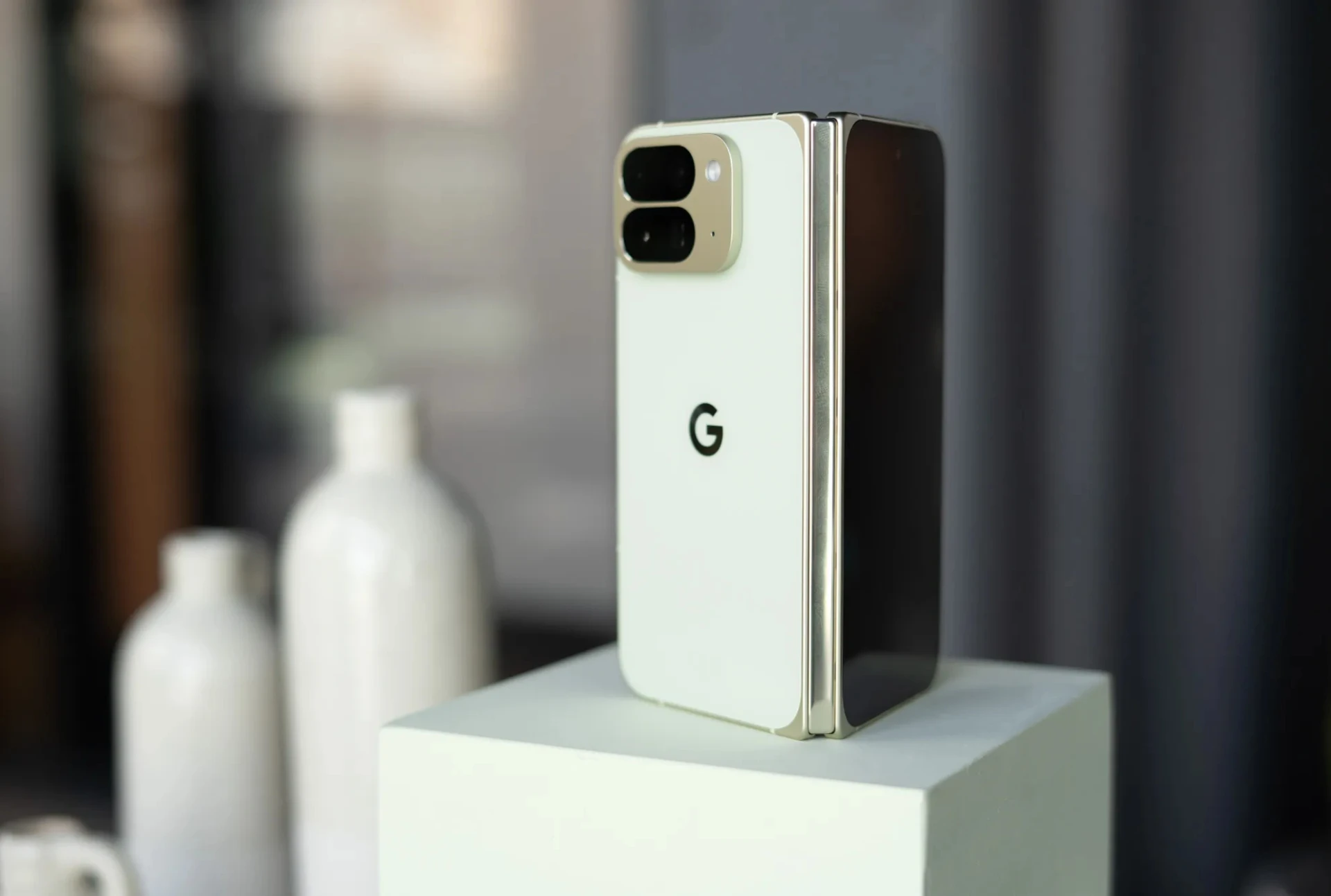 Google Pixel 10 Pro Fold: покращена пилостійкість IP68, Qi2 зарядка та оновлені камери