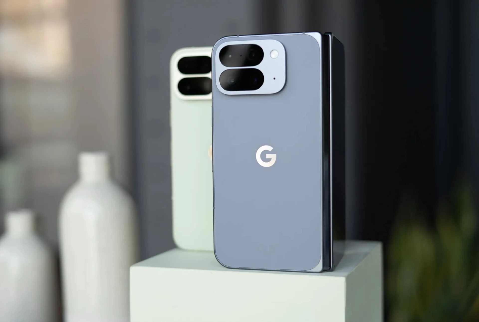 Google Pixel 10 Pro Fold: покращена пилостійкість IP68, Qi2 зарядка та оновлені камери