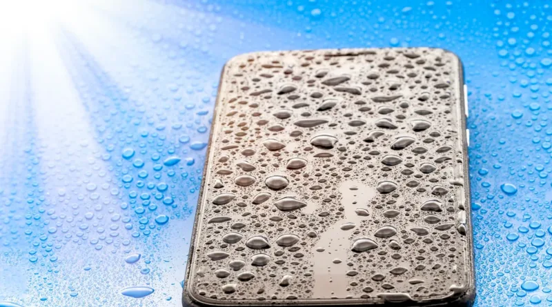 Застереження від Apple та Samsung: чому не варто класти мокрий телефон у рис