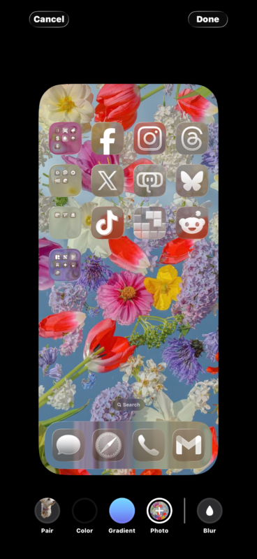 Як налаштувати головний екран iPhone під дизайн Liquid Glass в iOS 26