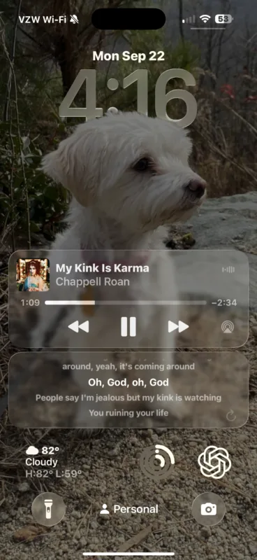 Як налаштувати головний екран iPhone під дизайн Liquid Glass в iOS 26