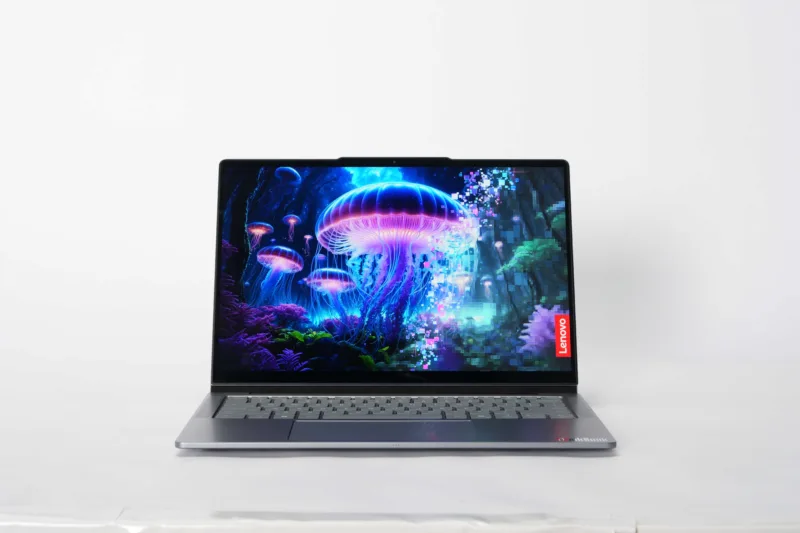 Lenovo показала, як працює ноутбук ThinkBook VertiFlex з поворотним дисплеєм