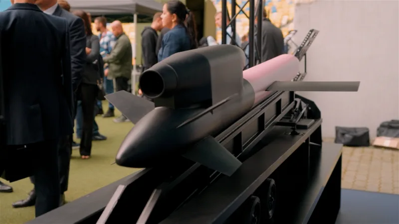 Виставкова версія крилатої ракети «Фламінго» на виставці Brave1 Defense Tech Valley 2025 (Фото: UNITED24 Media)