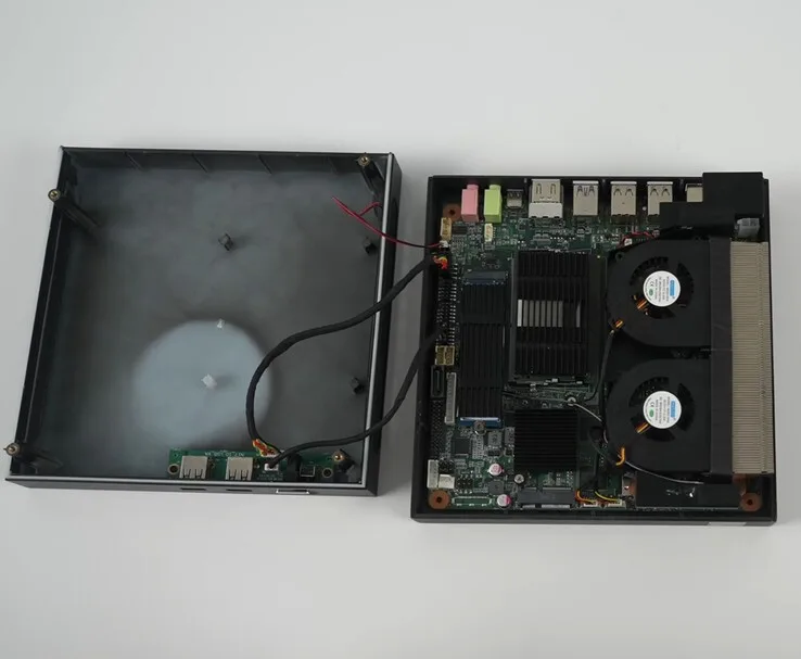 Цей компактний ігровий комп'ютер розміром з Mac Mini запускає Cyberpunk 2077 зі 120 FPS