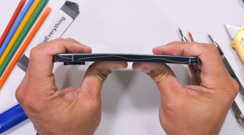 Google Pixel 10 Pro XL пройшов тест на міцність від JerryRigEverything