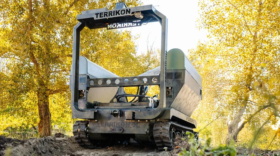 Українська IXIAN представила робота-маніпулятора Terrikon-X для інженерних та логістичних завдань