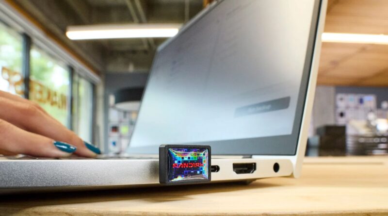 Sandisk випустила мініатюрний USB-C SSD Extreme Fit на 1 ТБ: накопичувач для постійного використання у ноутбуці