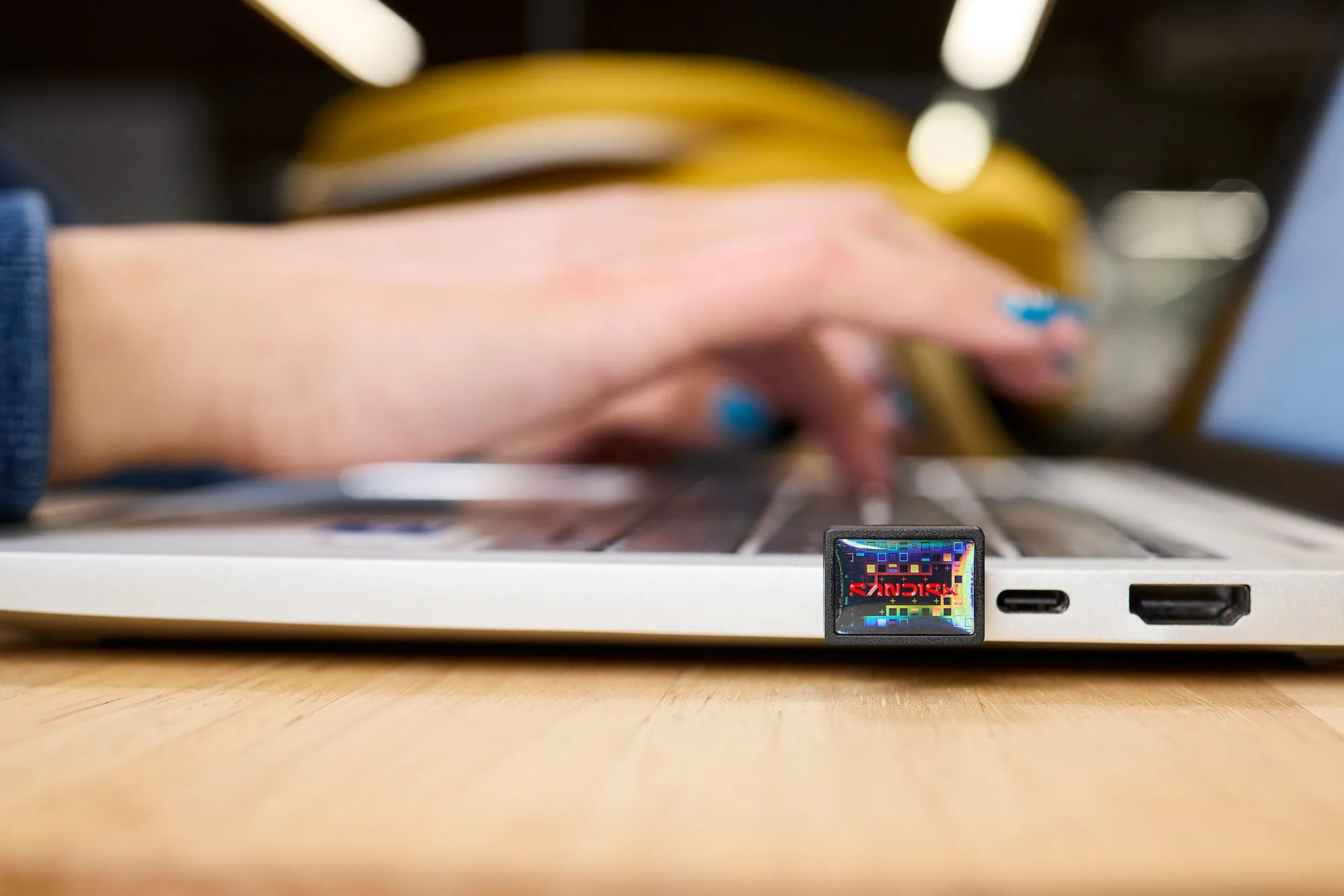 Sandisk випустила мініатюрний USB-C SSD Extreme Fit на 1 ТБ: накопичувач для постійного використання у ноутбуці