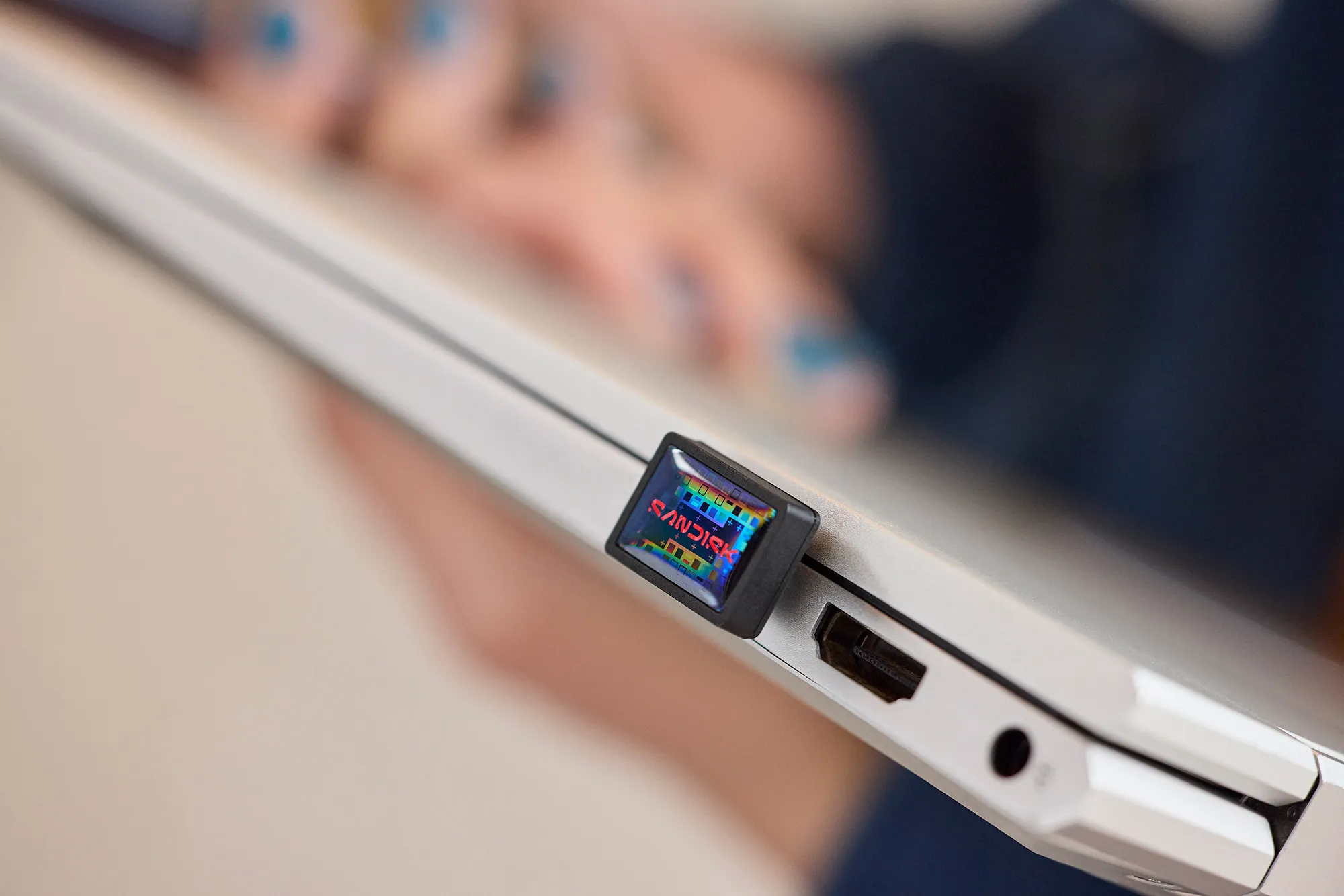 Sandisk випустила мініатюрний USB-C SSD Extreme Fit на 1 ТБ: накопичувач для постійного використання у ноутбуці