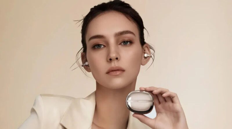 Edifier представила TWS-навушники Auro Clip: кліпси з ШІ-перекладачем та функцією "виштовхування" води