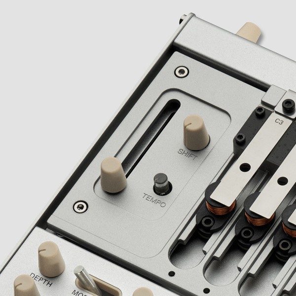 Korg Phase8 поєднує сталеві резонатори калімби з цифровим керуванням