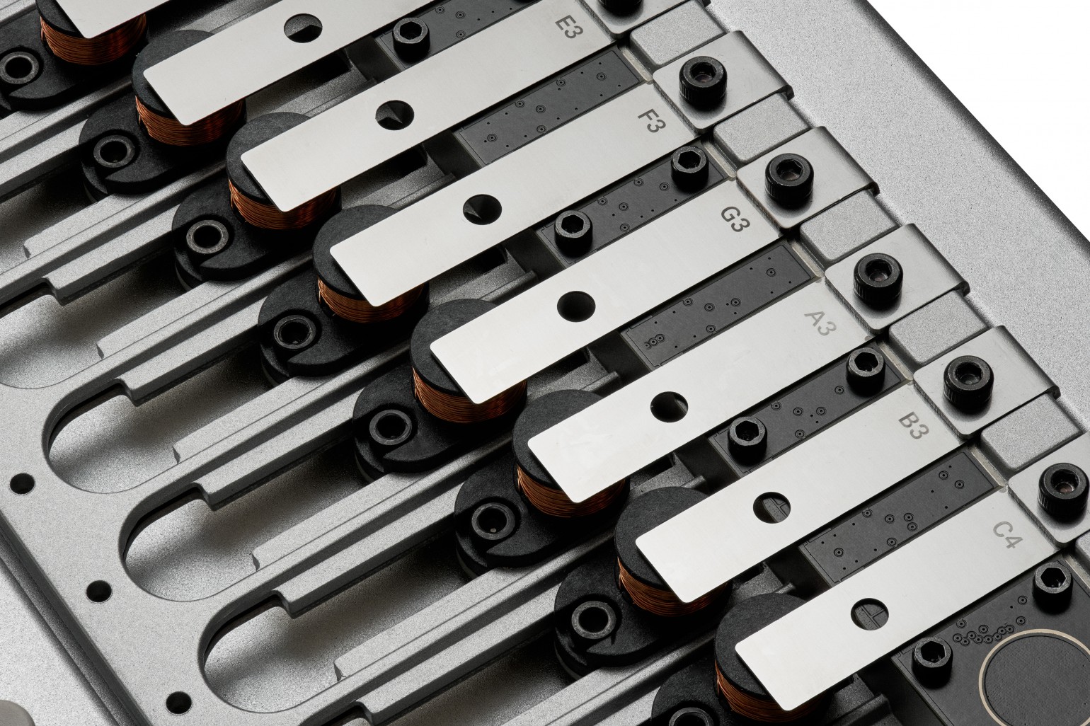 Korg Phase8 поєднує сталеві резонатори калімби з цифровим керуванням