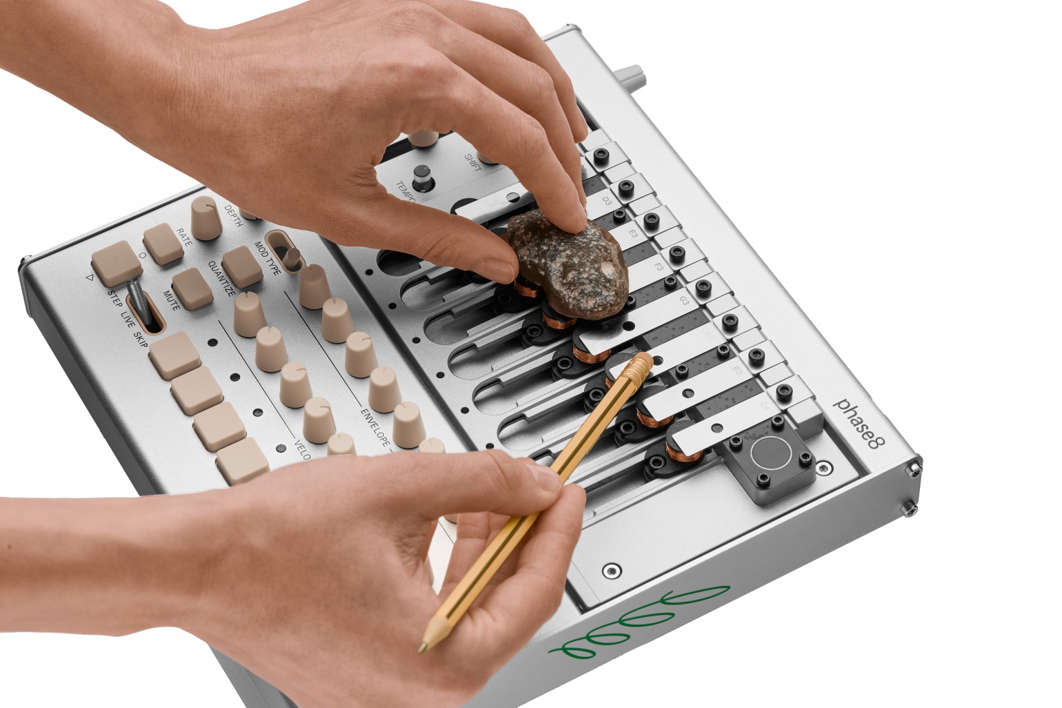 Korg Phase8 поєднує сталеві резонатори калімби з цифровим керуванням