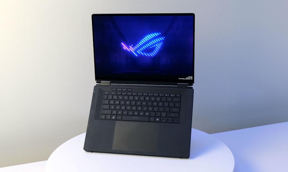 ASUS представила ROG Zephyrus Duo — ігровий ноутбук з двома екранами