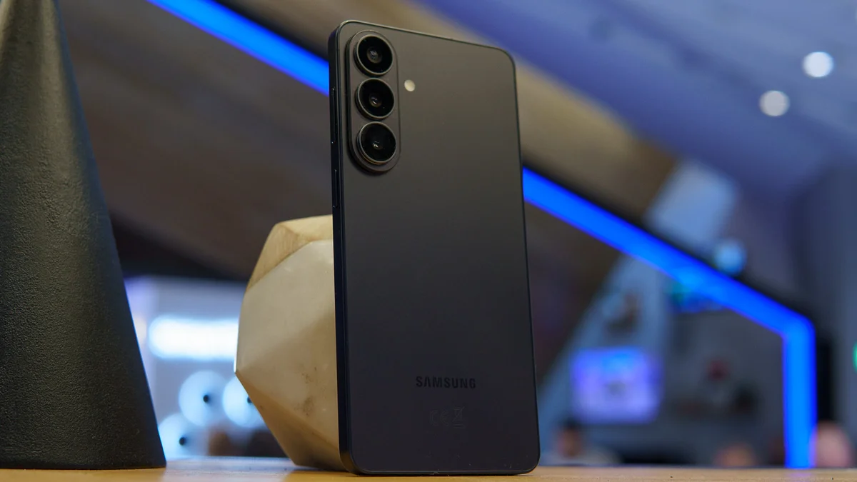 Samsung офіційно представила Galaxy S26 та S26 Plus: характеристики та ціни нових флагманів