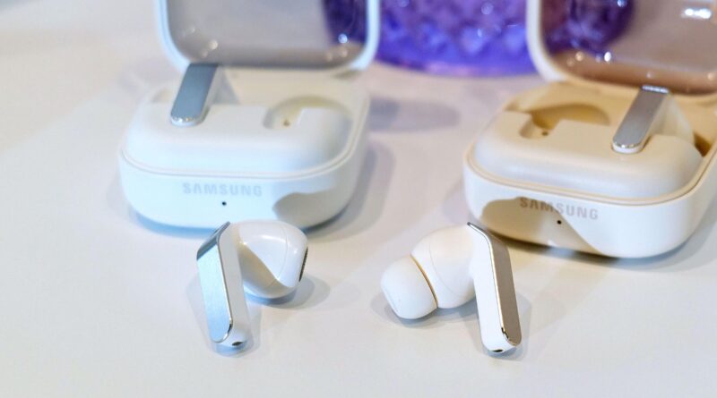 Samsung представила Galaxy Buds 4 та 4 Pro: жести головою, покращене ANC та новий дизайн