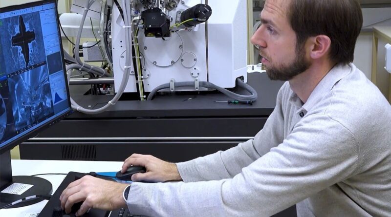 Менший за бактерію: вчені створили найменший у світі QR-код для вічного зберігання даних