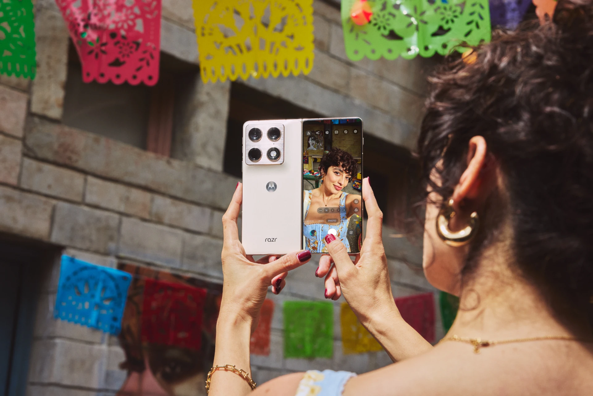 Motorola Razr Fold: оголошено ціну та повні характеристики складаного флагмана зі стилусом