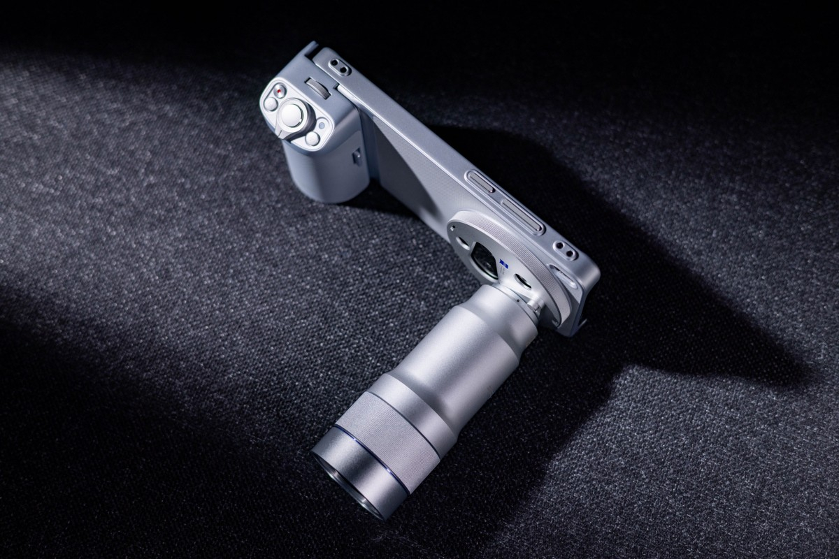 Vivo представила флагман X300 Ultra з 200 Мп камерою та 400-мм об'єктивом Zeiss