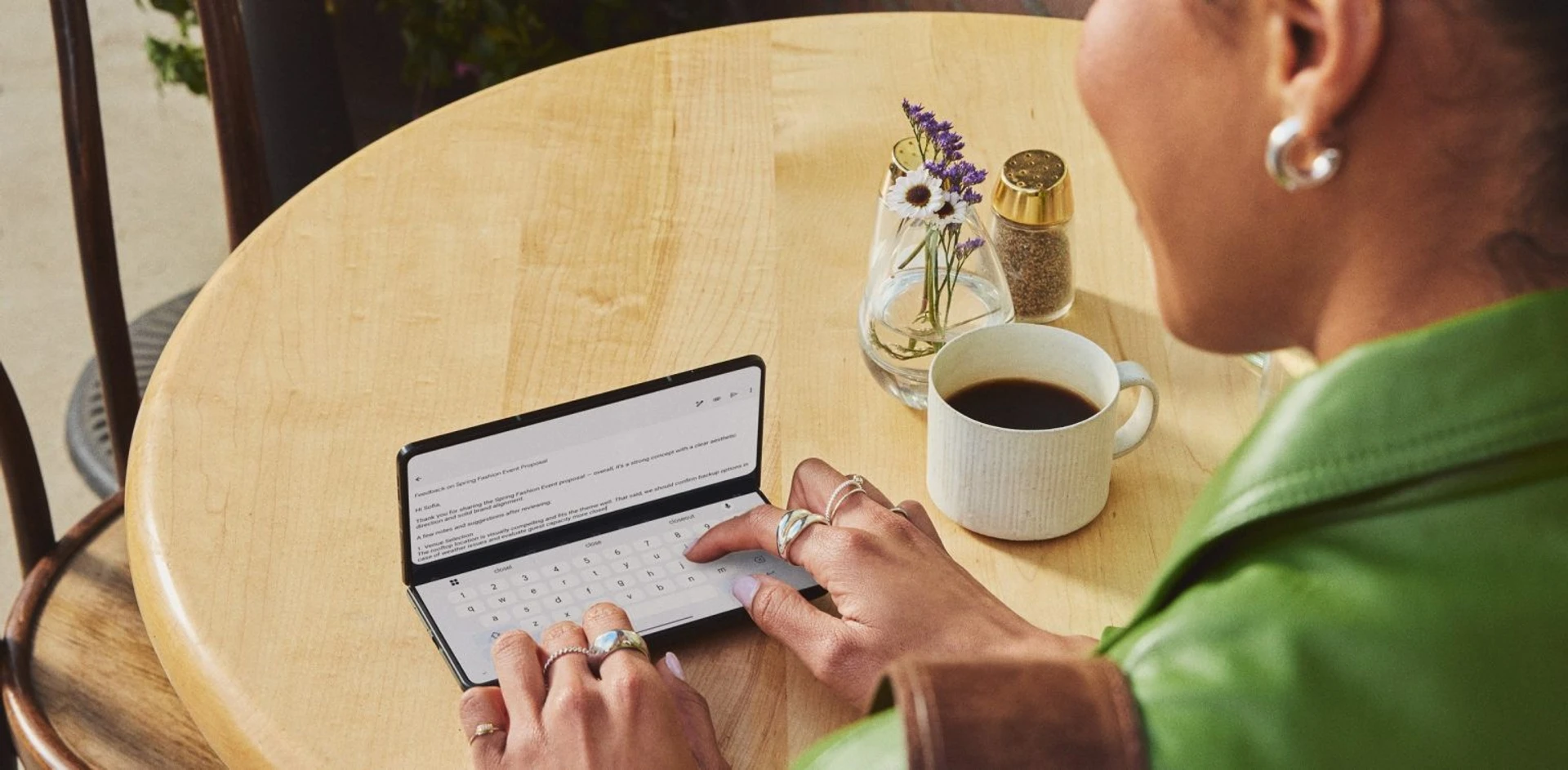 Motorola Razr Fold: оголошено ціну та повні характеристики складаного флагмана зі стилусом