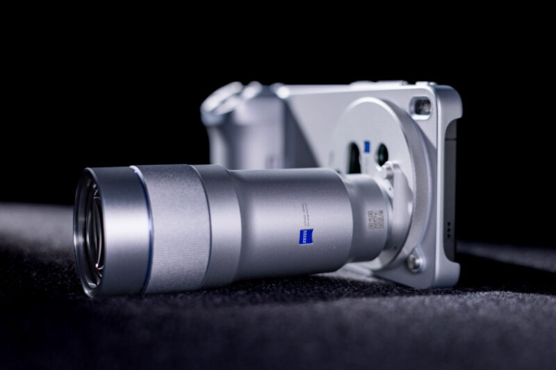 Vivo представила флагман X300 Ultra з 200 Мп камерою та 400-мм об'єктивом Zeiss