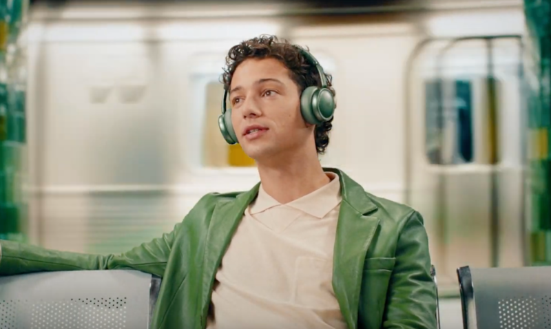 JBL випустила навушники Live 780NC та 680NC: 80 годин роботи та AI-шумопоглинання