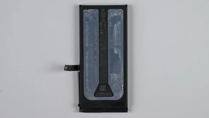 iFixit перетворили iPhone 16e на 17e: заміна кришки додає MagSafe, але є нюанс