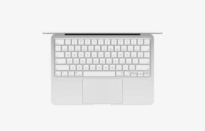 MacBook Neo у сріблястому (silver) кольорі