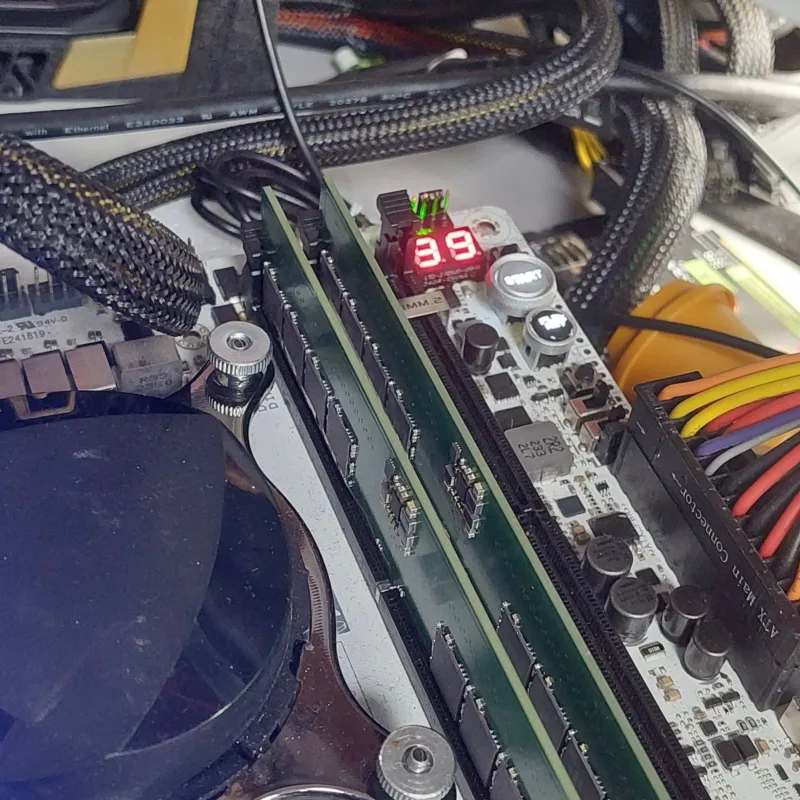 ASRock додала підтримку HUDIMM DDR5 для бюджетних ПК