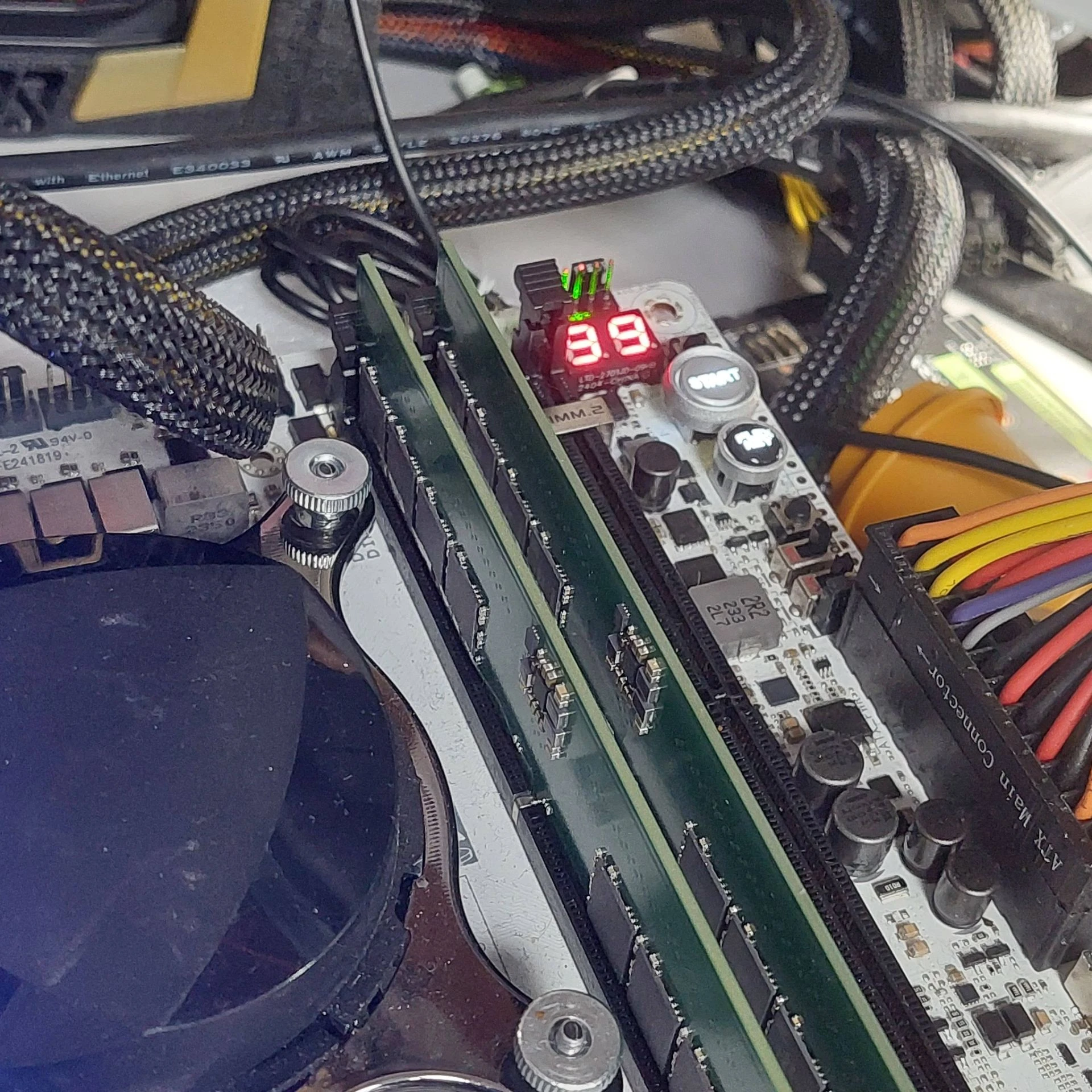 ASRock додала підтримку HUDIMM DDR5 для бюджетних ПК