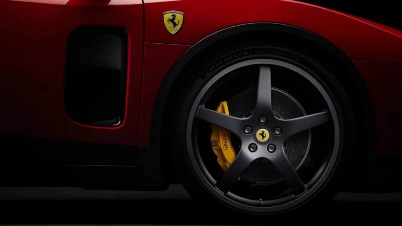 Ferrari представила Luce — електромобіль потужністю 1035 к.с., створений разом із Джоні Айвом