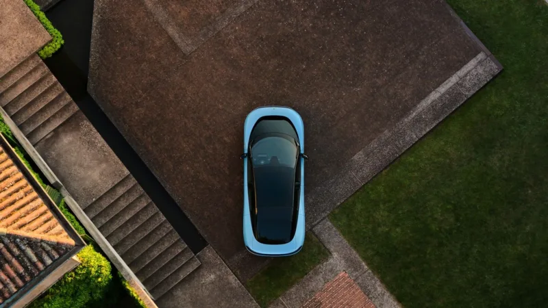 Ferrari представила Luce — електромобіль потужністю 1035 к.с., створений разом із Джоні Айвом