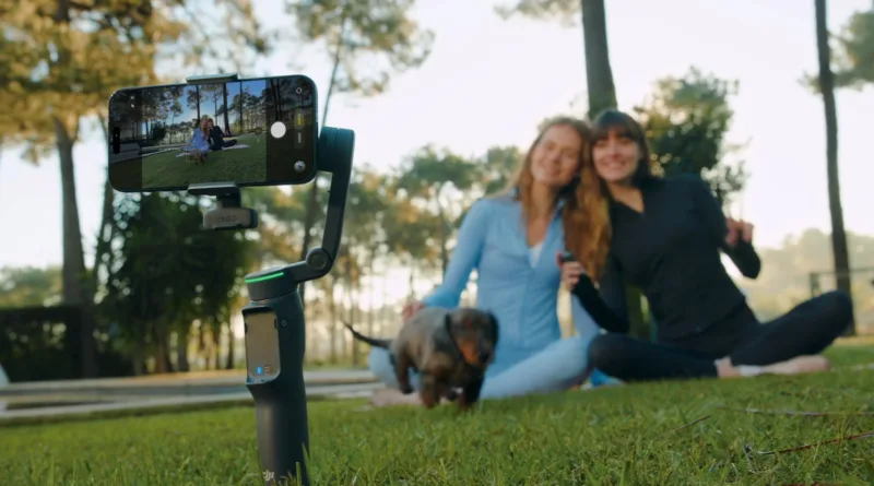 DJI представила Osmo Mobile 8P: стабілізатор зі знімним пультом і екраном
