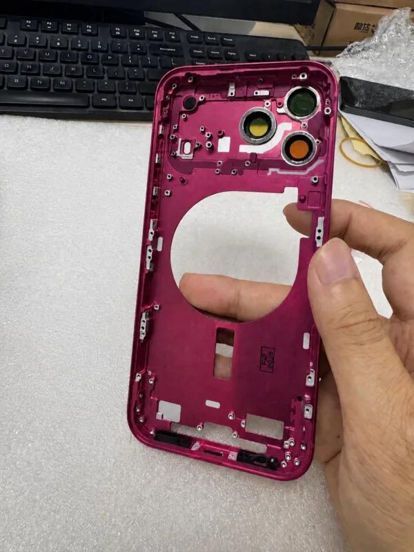 Витік макетів iPhone 18 Pro демонструє нові кольори та деталі дизайну