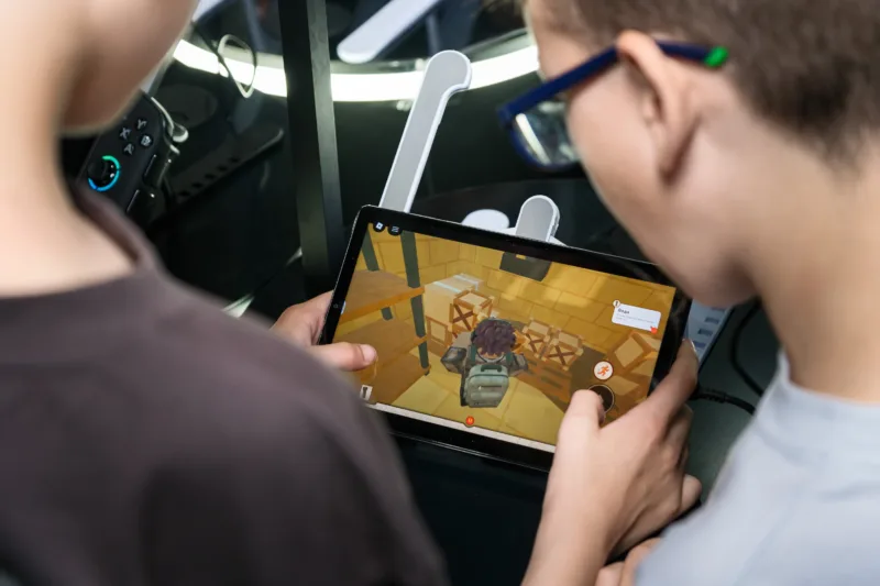 Lenovo та Hillel IT School залучили школярів до розробки гри Expedition в Roblox